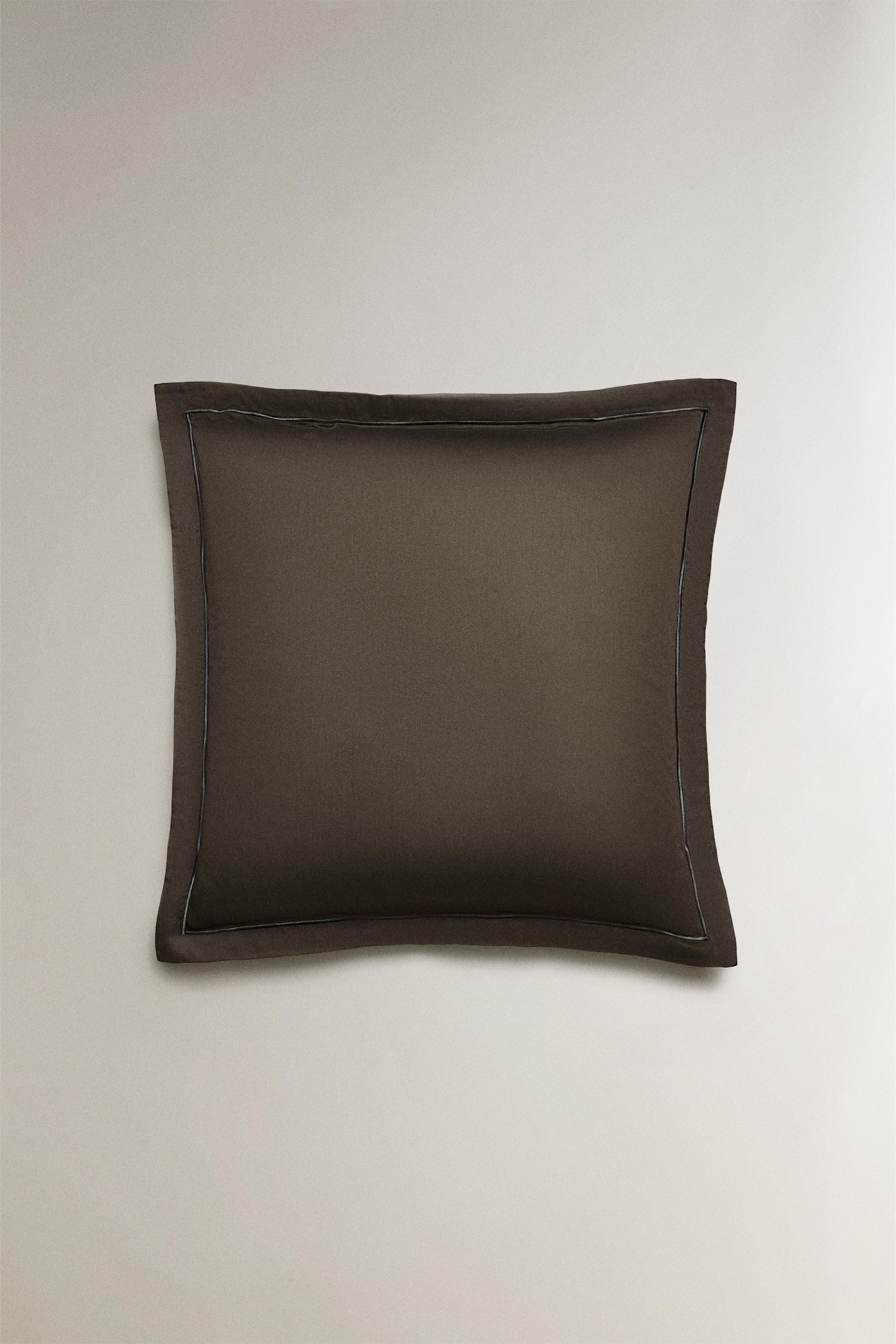 SATEEN PILLOWCASE WITH FESTOON DESIGN (300 THREAD COUNT)